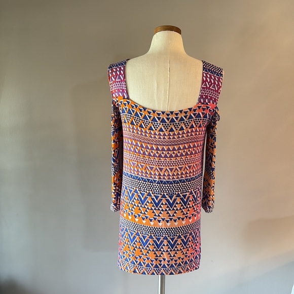 NWT Thomas & Olivia Geometric Patterned Women's cold shoulder Top tunic relax Sm - Picture 8 of 13